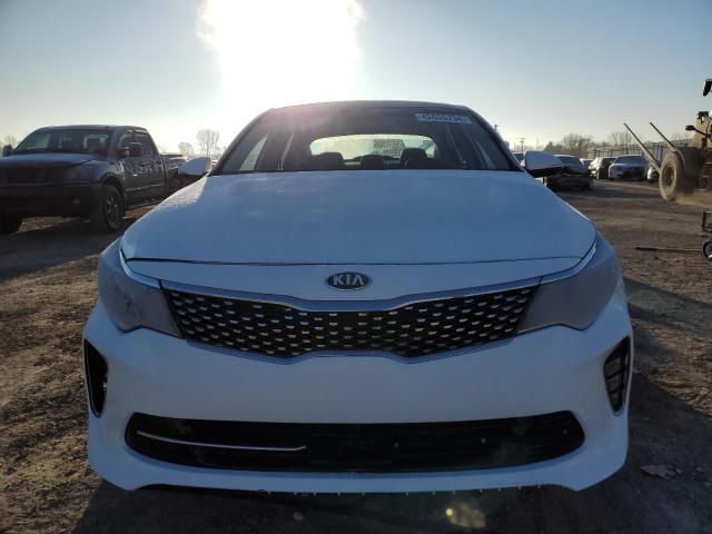 5XXGU4L34JG231676 - 2018 KIA OPTIMA EX WHITE photo 5