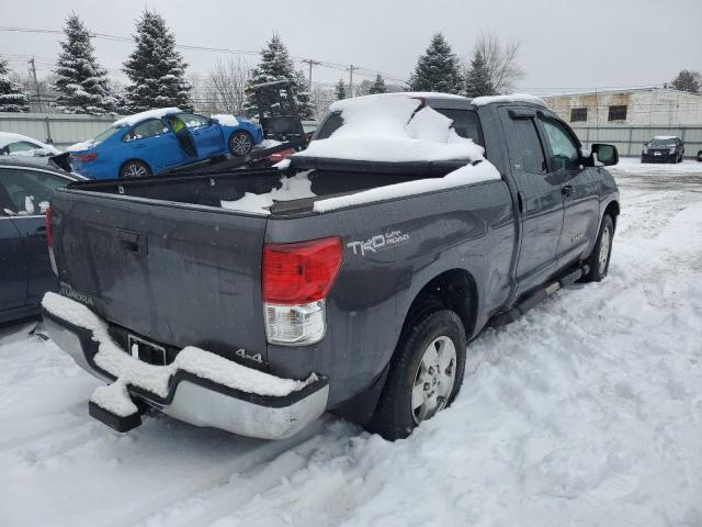 5TFUM5F15BX023495 - 2011 TOYOTA TUNDRA DOUBLE CAB SR5 GRAY photo 3