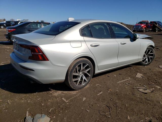 7JR102FK0LG045106 - 2020 VOLVO S60 T5 MOMENTUM SILVER photo 3