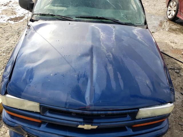 1GNCS18WX2K151268 - 2002 CHEVROLET BLAZER BLUE photo 12