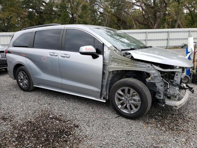 5TDKRKEC8MS001459 - 2021 TOYOTA SIENNA LE SILVER photo 4