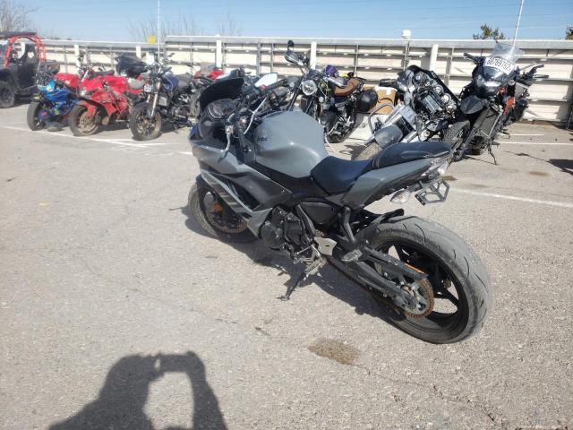 JKAEXEJ19JDA02908 - 2018 KAWASAKI EX650 J ნაცრისფერი ფოტო 3