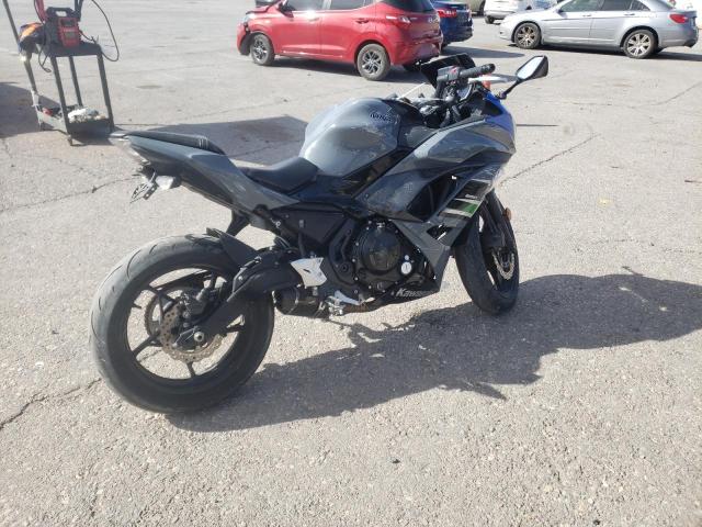 JKAEXEJ19JDA02908 - 2018 KAWASAKI EX650 J ნაცრისფერი ფოტო 4