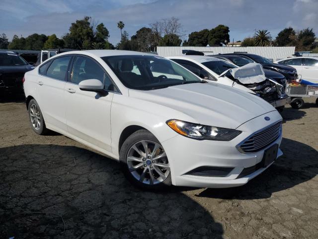 3FA6P0HD7HR399634 - 2017 FORD FUSION SE WHITE photo 4