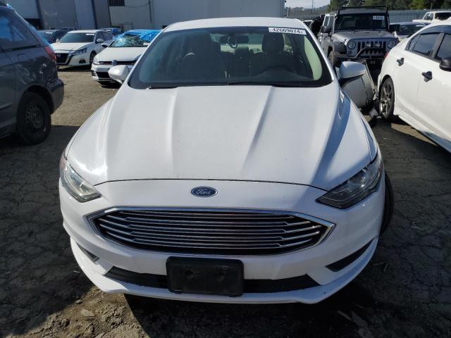 3FA6P0HD7HR399634 - 2017 FORD FUSION SE WHITE photo 5