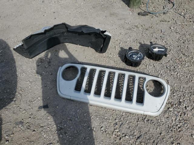 1C4JJXP69NW205454 - 2022 JEEP WRANGLER U SAHARA 4XE WHITE photo 12