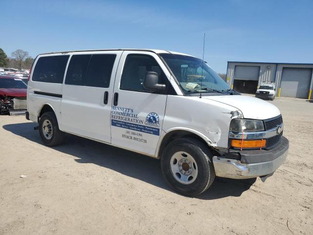 1GAZGYFG2B1130924 - 2011 CHEVROLET EXPRESS G3 LT WHITE photo 4