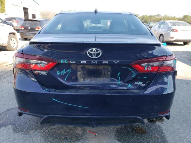 4T1T11AK6MU603304 - 2021 TOYOTA CAMRY SE BLUE photo 6