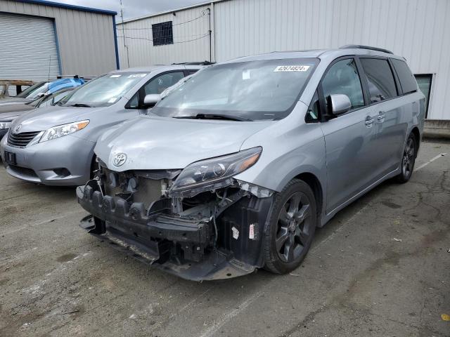 5TDXK3DC3GS747789 - 2016 TOYOTA SIENNA SE SILVER photo 1