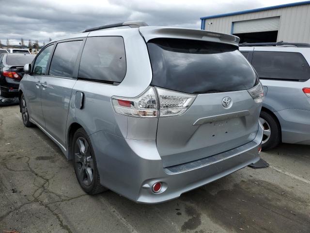 5TDXK3DC3GS747789 - 2016 TOYOTA SIENNA SE SILVER photo 2