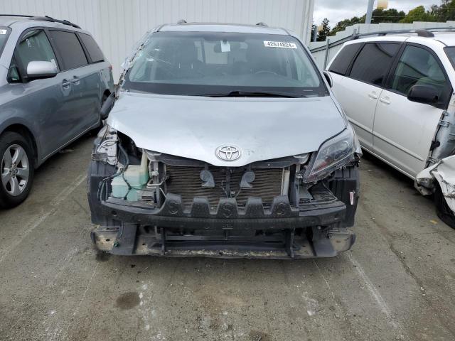 5TDXK3DC3GS747789 - 2016 TOYOTA SIENNA SE SILVER photo 5