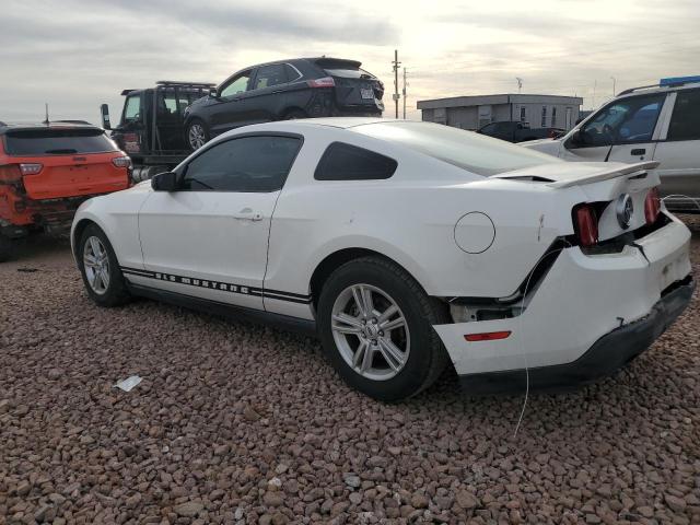 1ZVBP8AM9C5234940 - 2012 FORD MUSTANG WHITE photo 2