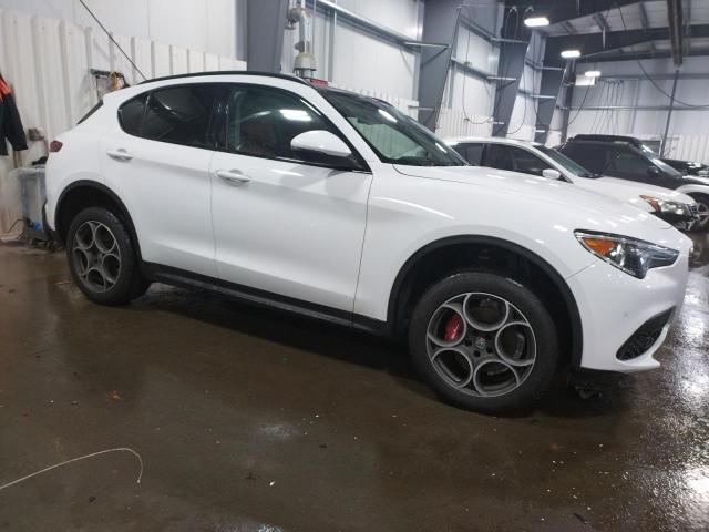 ZASFAKPN5J7B87272 - 2018 ALFA ROMEO STELVIO SPORT Weiß Foto 4
