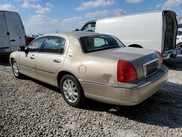 2LNHM82W28X660931 - 2008 LINCOLN TOWN CAR SIGNATURE LIMITED TAN photo 2