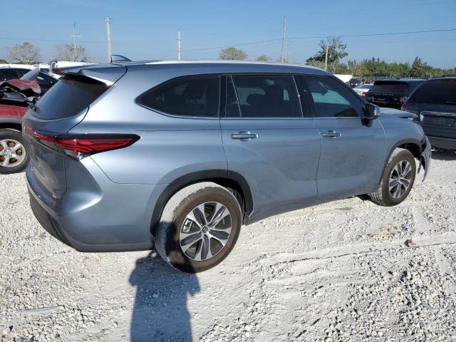 5TDHZRAH0NS140006 - 2022 TOYOTA HIGHLANDER XLE BLUE photo 3