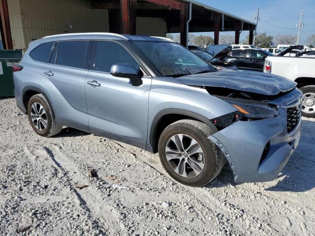 5TDHZRAH0NS140006 - 2022 TOYOTA HIGHLANDER XLE BLUE photo 4