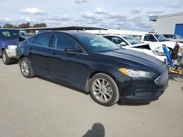 3FA6P0H76HR329990 - 2017 FORD FUSION SE BLACK photo 4