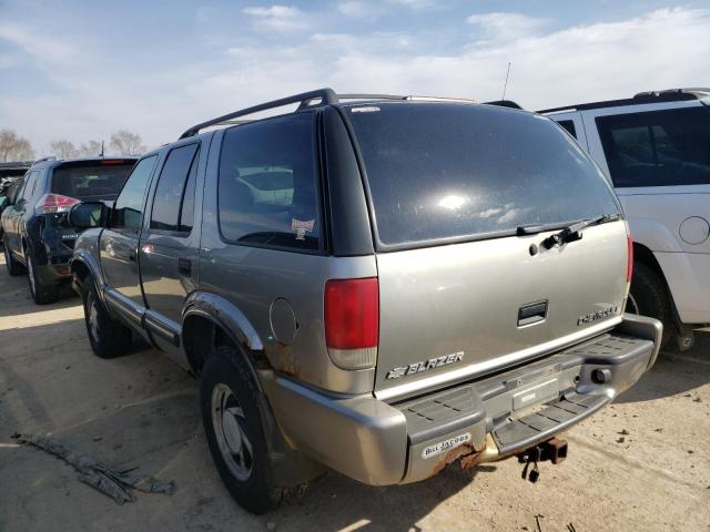 1GNDT13W312224228 - 2001 CHEVROLET BLAZER SILVER photo 2