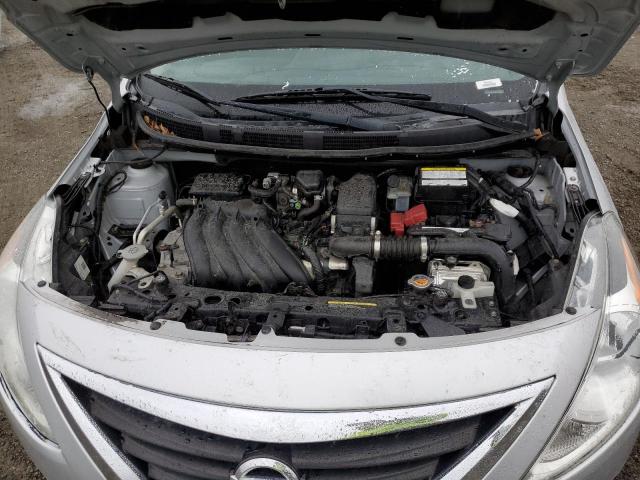 3N1CN7APXHL883058 - 2017 NISSAN VERSA S SILVER photo 11