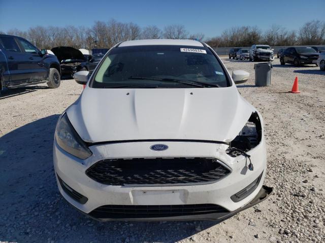 1FADP3K24GL340022 - 2016 FORD FOCUS SE WHITE photo 5