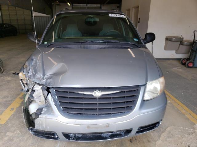 1C4GP45R65B102570 - 2005 CHRYSLER TOWN & COU ლურჯი ფოტო 5