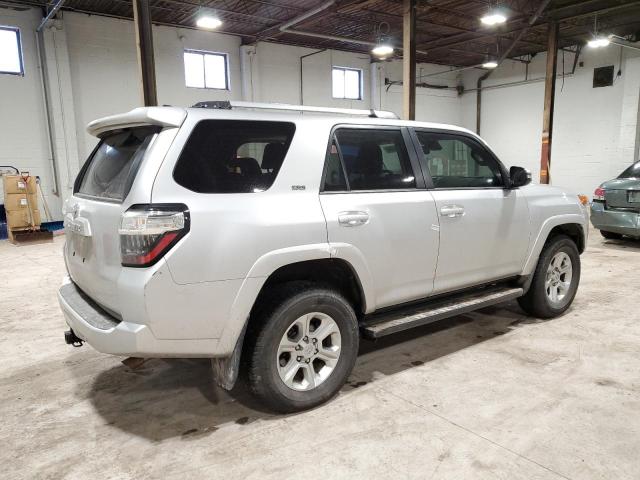 JTENU5JR9P6099053 - 2023 TOYOTA 4RUNNER SE SILVER photo 3