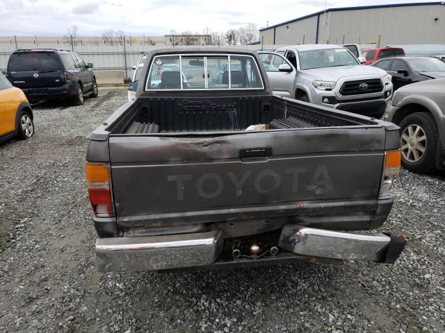 JT4RN70D6H0043984 - 1987 TOYOTA PICKUP XTRACAB RN70 DLX GRAY photo 6