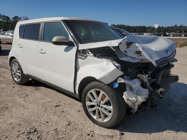 KNDJP3A53J7898114 - 2018 KIA SOUL + WHITE photo 4