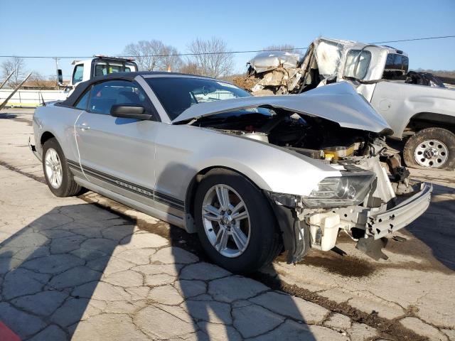 1ZVBP8EM9D5226686 - 2013 FORD MUSTANG SILVER photo 4