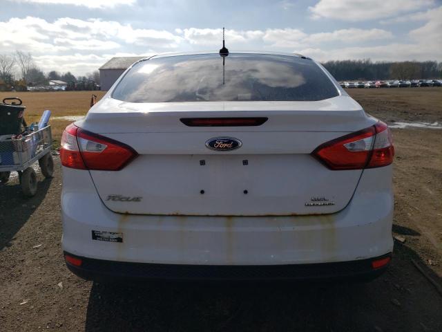 1FAHP3H26CL404726 - 2012 FORD FOCUS SEL WHITE photo 6