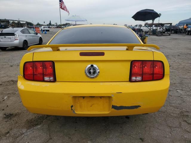 1ZVFT80N555113980 - 2005 FORD MUSTANG YELLOW photo 6