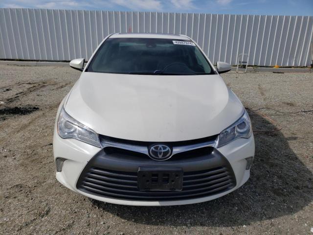 4T1BF1FK9GU587058 - 2016 TOYOTA CAMRY LE WHITE photo 5