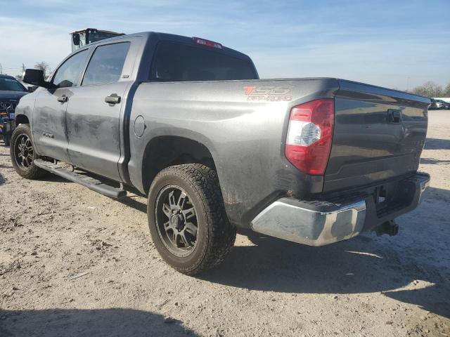 5TFEM5F19HX110149 - 2017 TOYOTA TUNDRA CREWMAX SR5 GRAY photo 2