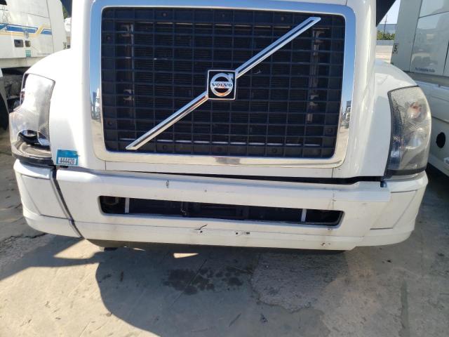 4V4NC9EH0GN963627 - 2016 VOLVO VN VNL WHITE photo 9