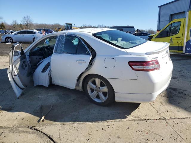 4T1BF3EK2AU520404 - 2010 TOYOTA CAMRY BASE WHITE photo 2