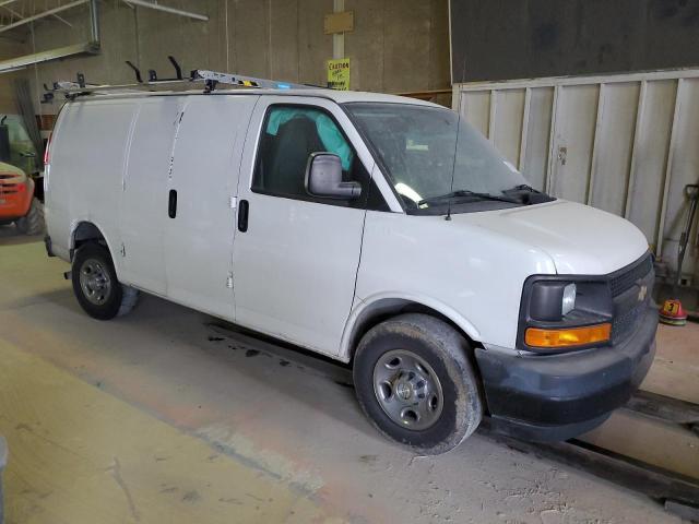 1GCWGAFF7H1111562 - 2017 CHEVROLET EXPRESS G2 WHITE photo 4