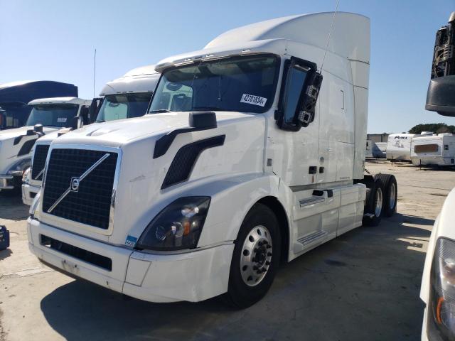 4V4NC9EH3GN963735 - 2016 VOLVO VN VNL WHITE photo 2