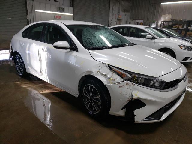 3KPF24AD4PE583283 - 2023 KIA FORTE LX WHITE photo 4