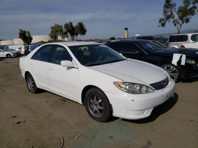 4T1BF30K65U610331 - 2005 TOYOTA CAMRY LE WHITE photo 4