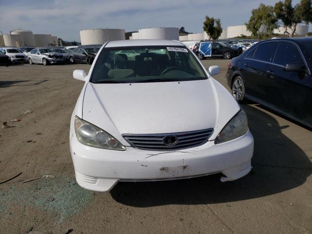 4T1BF30K65U610331 - 2005 TOYOTA CAMRY LE WHITE photo 5