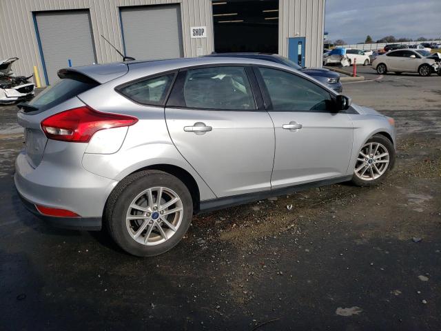 1FADP3K22JL207086 - 2018 FORD FOCUS SE SILVER photo 3