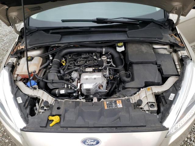 1FADP3FE5JL214294 - 2018 FORD FOCUS SE BEIGE photo 11