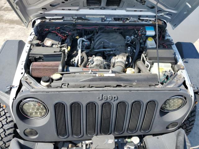 1C4HJWEG9CL219017 - 2012 JEEP WRANGLER U SAHARA SILVER photo 11