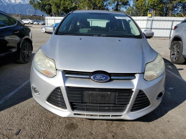 1FAHP3K20CL337193 - 2012 FORD FOCUS SE SILVER photo 5