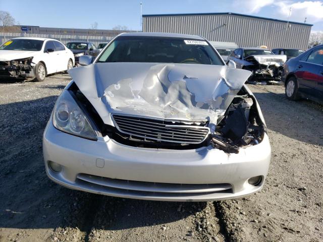 JTHBA30G555141899 - 2005 LEXUS ES 330 SILVER photo 5