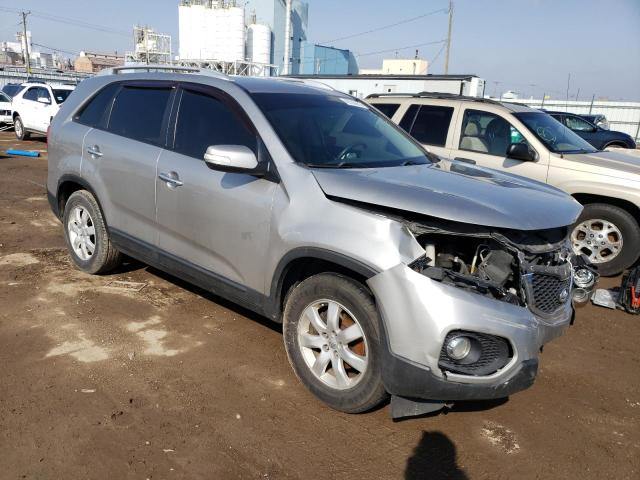 5XYKT3A64DG380576 - 2013 KIA SORENTO LX SILVER photo 4