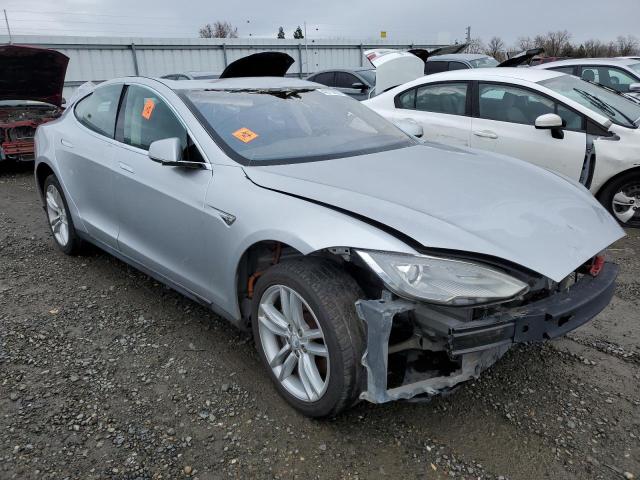 5YJSA1H19EFP54032 - 2014 TESLA MODEL S Արծաթագույն լուսանկար 4