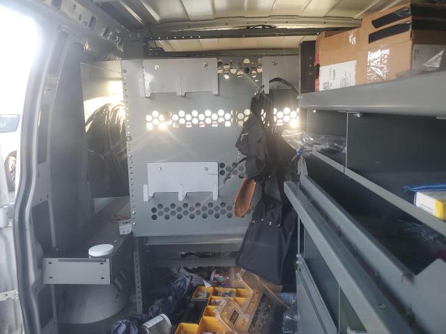 1GCWGAFP1J1177362 - 2018 CHEVROLET EXPRESS G2 WHITE photo 10