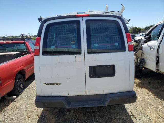 1GCWGAFP1J1177362 - 2018 CHEVROLET EXPRESS G2 WHITE photo 6
