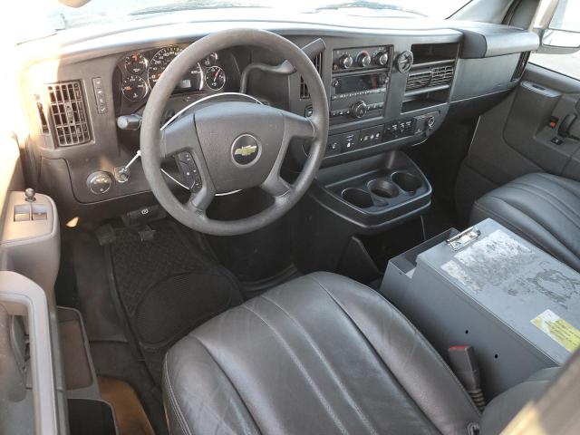 1GCWGAFP1J1177362 - 2018 CHEVROLET EXPRESS G2 WHITE photo 8